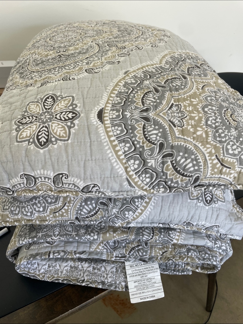 Queen - Levtex / Biltmore Quilt and 2 Shams